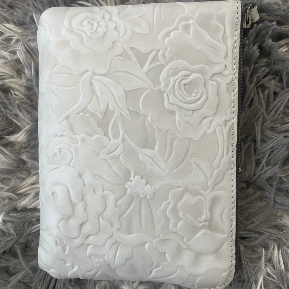 Patricia Nash wristlet - Picture 5 of 5